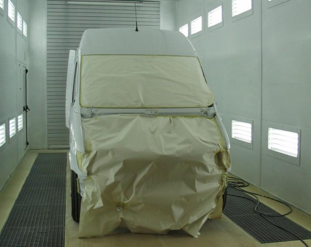 Mercedes Sprinter in spuitcabine